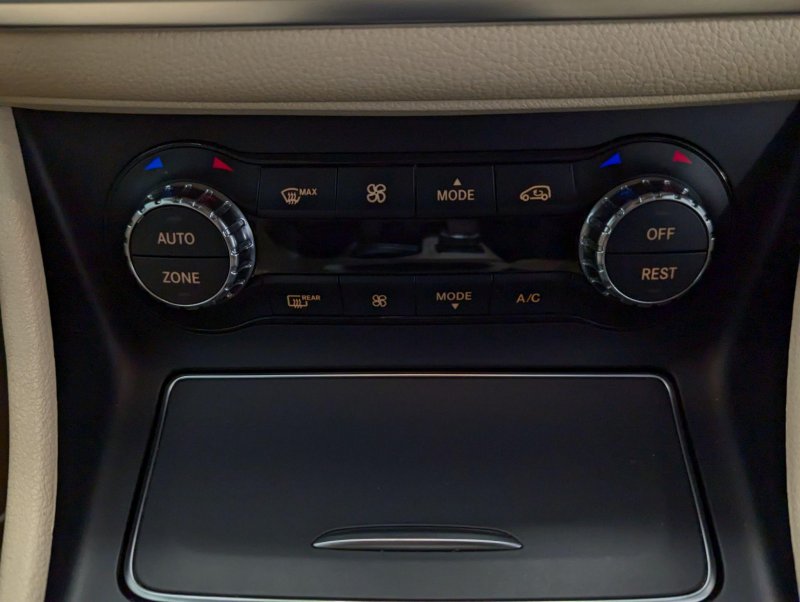 MERCEDES-BENZ GLA CLASS