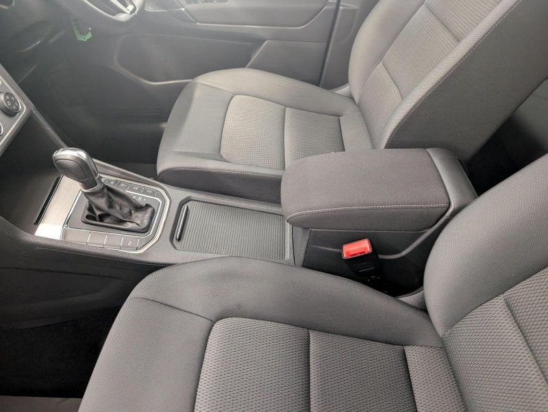 VOLKSWAGEN GOLF SV