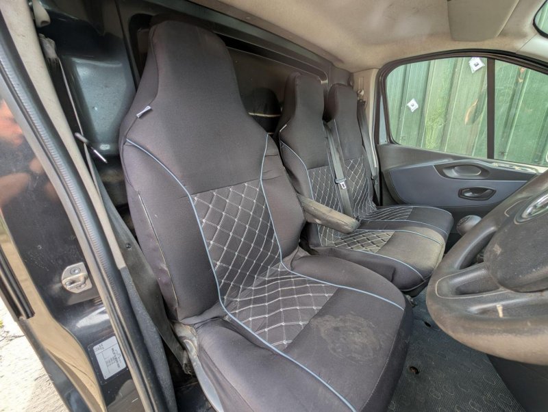 VAUXHALL VIVARO