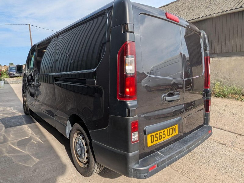 VAUXHALL VIVARO