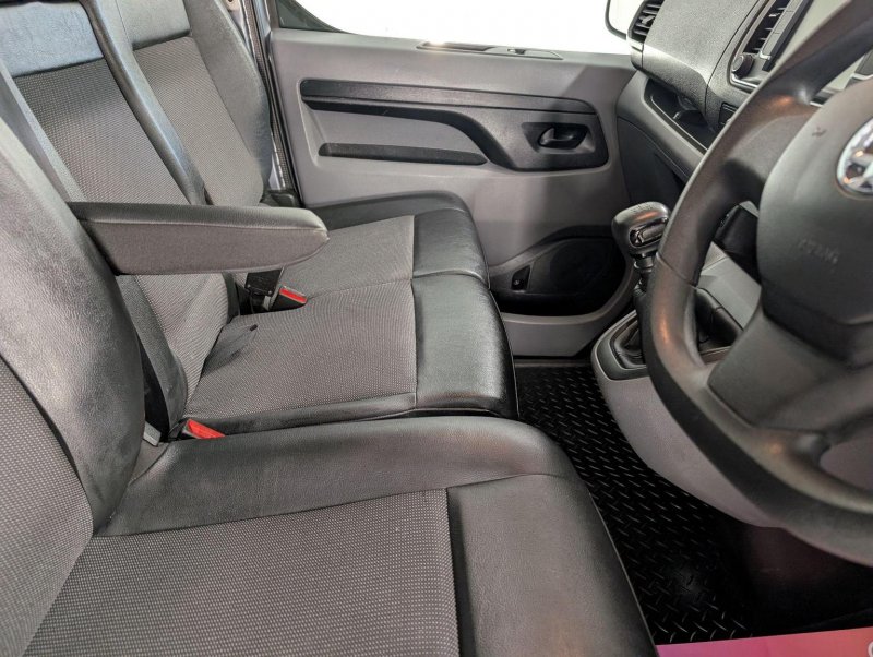 VAUXHALL VIVARO