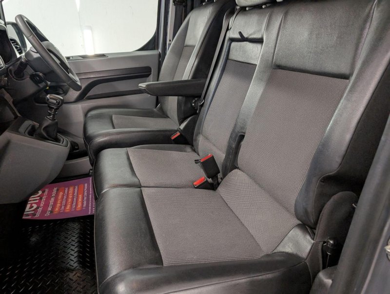 VAUXHALL VIVARO