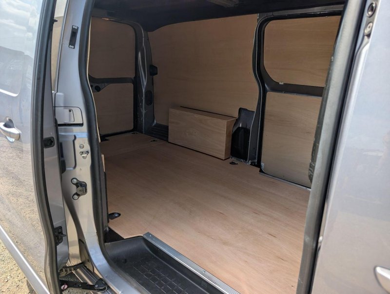 VAUXHALL VIVARO