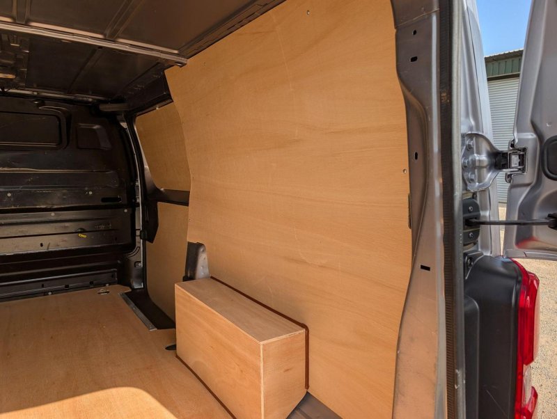VAUXHALL VIVARO