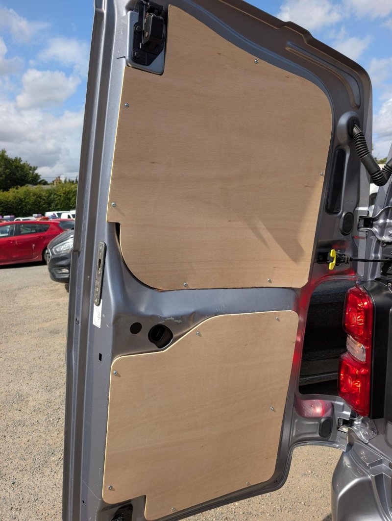 VAUXHALL VIVARO